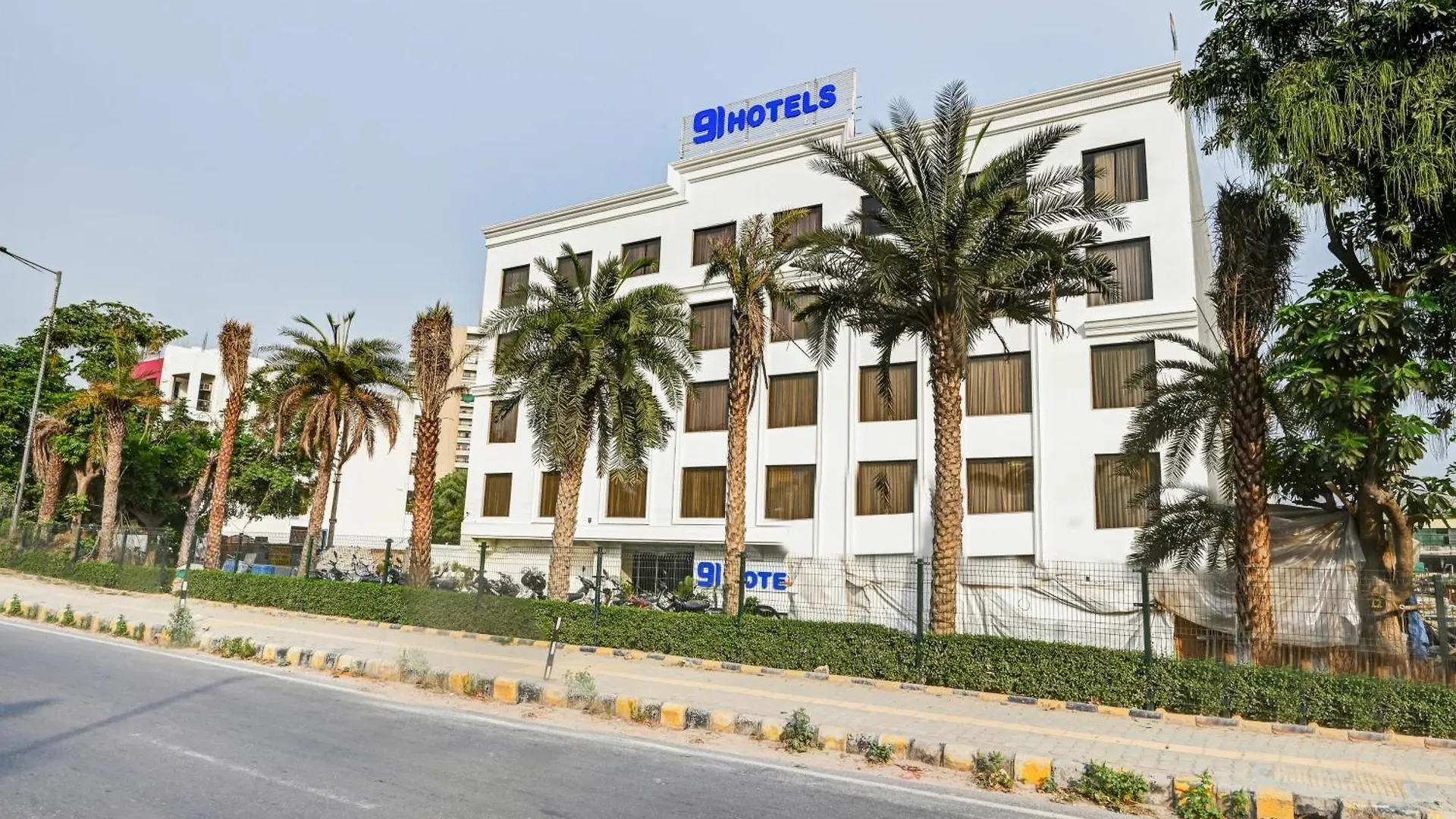 Hotel 91 City Centre Sector 52 Gurgaon 4*,  Indien